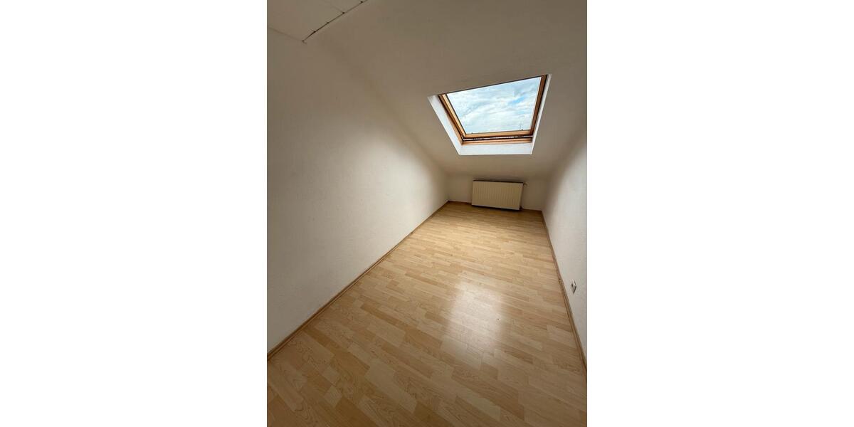 Dachgeschoßwohnung Völklingen - 2 Zimmer, 83 m&sup2;, 550&euro; | Angebot:26548104