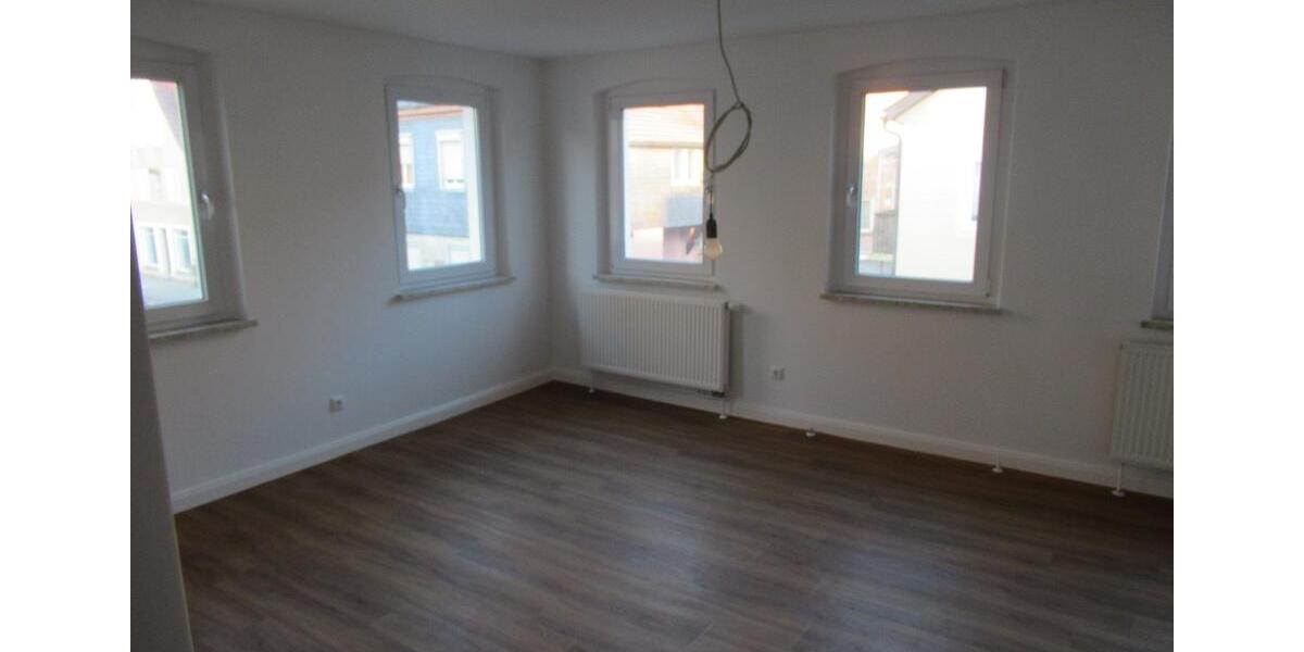Etagenwohnung Kronach - 3 Zimmer, 74 m&sup2;, 680&euro; | Angebot:24976704