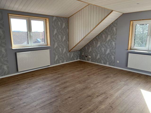 Dachgeschoßwohnung Kalbach - 3 Zimmer, 76 m&sup2;, 720&euro; | Angebot:26705415