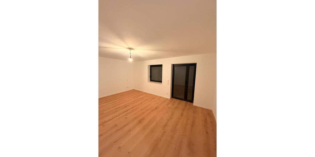 Erdgeschoßwohnung Niedernhausen - 5 Zimmer, 178 m&sup2;, 1.800&euro; | Angebot:26084920