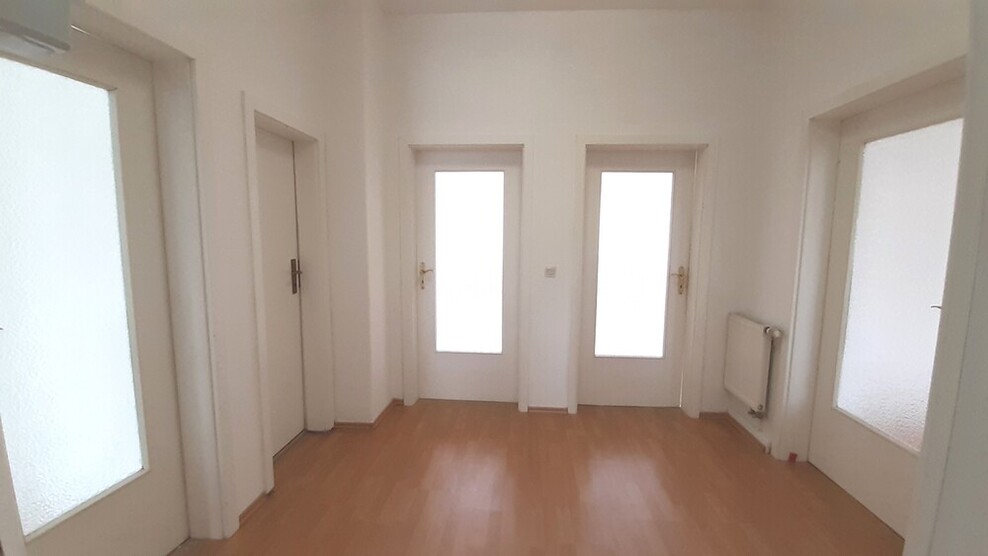 3-Zimmer-Wohnung 2. oder 3. OG, neu saniert, in ruhigem Wohnviertel Gera-Süd 3 zimmer