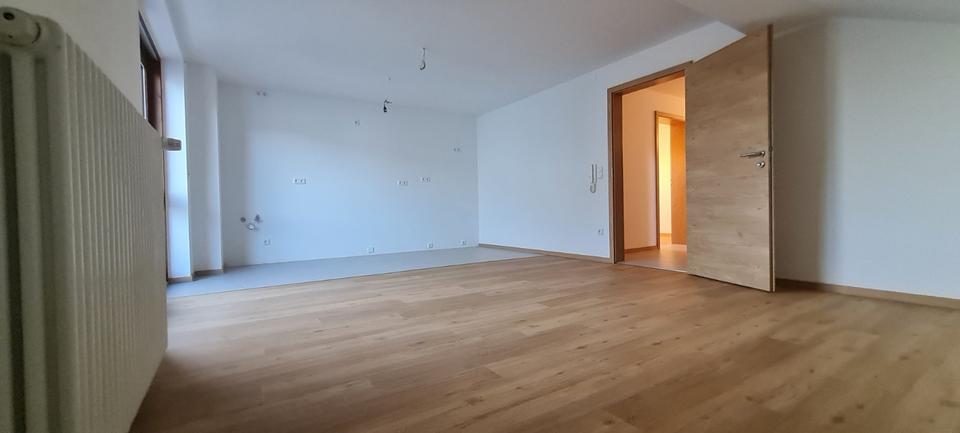 Dachgeschoßwohnung Arnstorf - 3.5 Zimmer, 80 m&sup2;, 670&euro; | Angebot:24592807