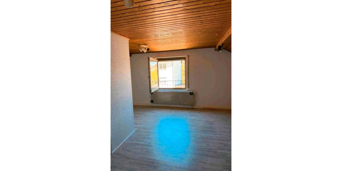 Dachgeschoßwohnung Borken (Hessen) - 3 Zimmer, 108 m&sup2;, 860&euro; | Angebot:26552811