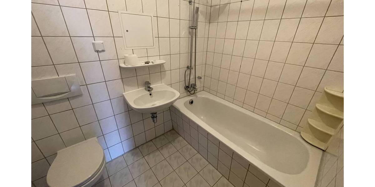 Etagenwohnung Merseburg - 3 Zimmer, 61 m&sup2;, 340&euro; | Angebot:25663962