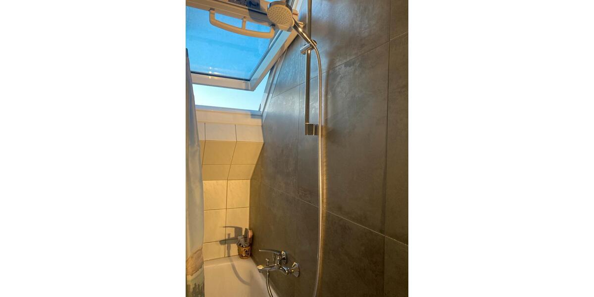 Wohnen auf Zeit Tuttlingen - 4 Zimmer, 7 m&sup2;, 200&euro; | Angebot:24843160