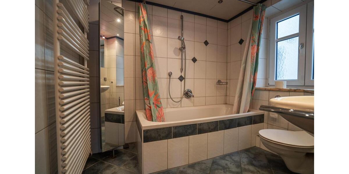 Wohnung und Haus in einem - saniertes Altstadthaus mit insgesamt 93m² in Lauinger Toplage 3 zimmer