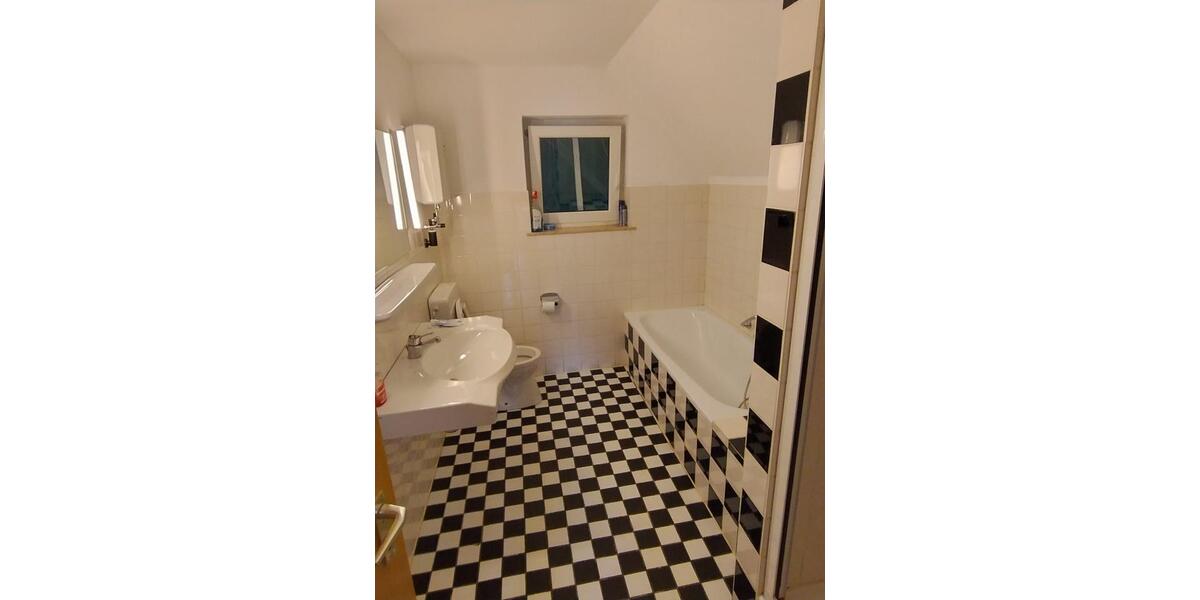 Dachgeschoßwohnung Irmenach - 3 Zimmer, 96 m&sup2;, 500&euro; | Angebot:25873815