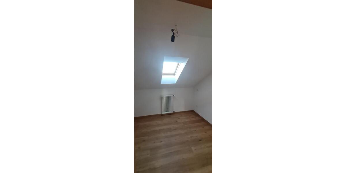 Dachgeschoßwohnung Arnstorf - 3.5 Zimmer, 80 m&sup2;, 670&euro; | Angebot:24592807