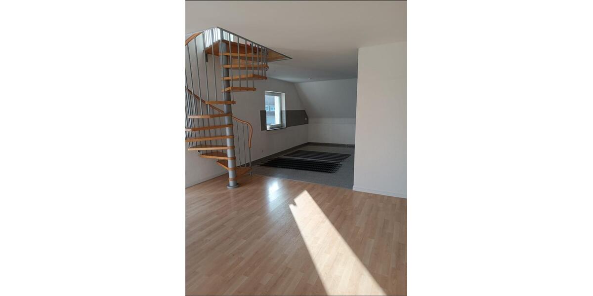 Dachgeschoßwohnung Vellmar - 5 Zimmer, 150 m&sup2;, 1.700&euro; | Angebot:27603745
