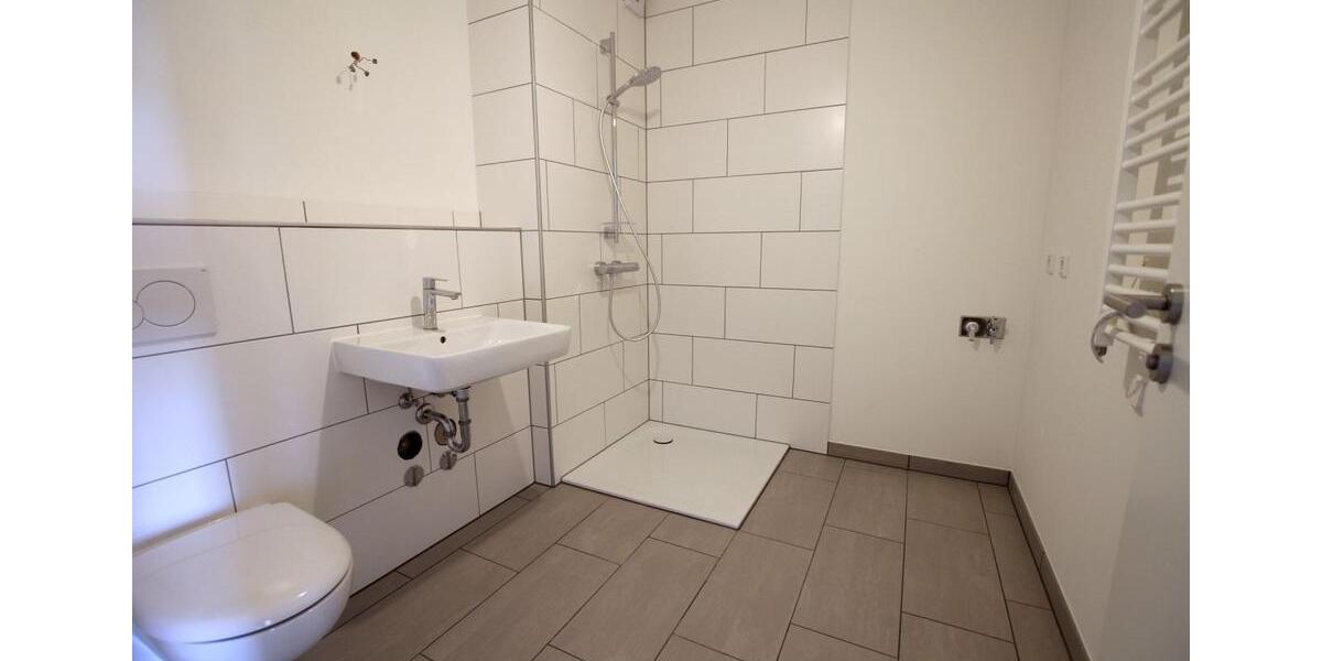 RAUMRIESE - PERFEKTER GRUNDRISS FÜR BUSINESS-WGs LYONER QUARTIER NIEDERRAD 5 zimmer