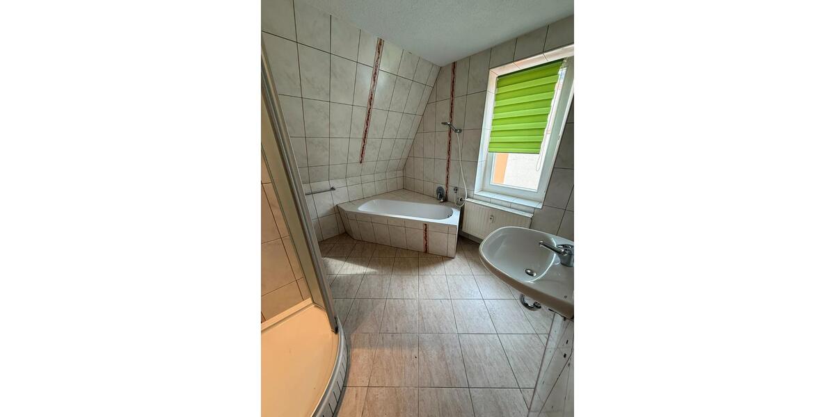 Dachgeschoßwohnung Limbach-Oberfrohna Oberfrohna - 4 Zimmer, 80 m&sup2;, 400&euro; | Angebot:26181505