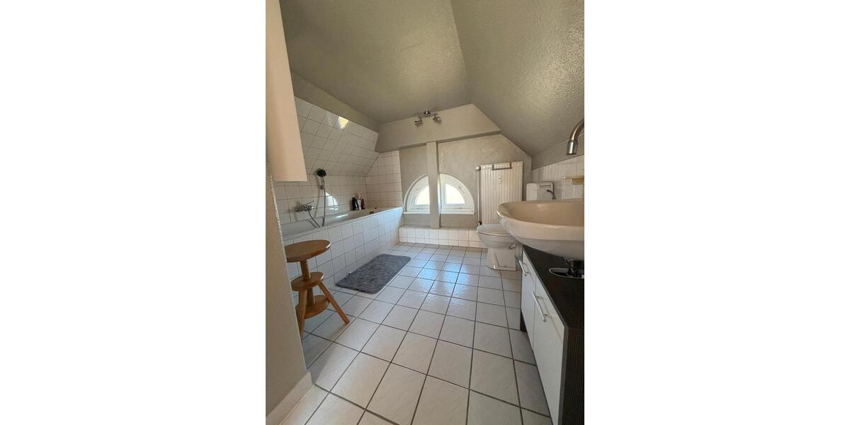 Dachgeschoßwohnung Lensahn - 6 Zimmer, 160 m&sup2;, 1.750&euro; | Angebot:26251109