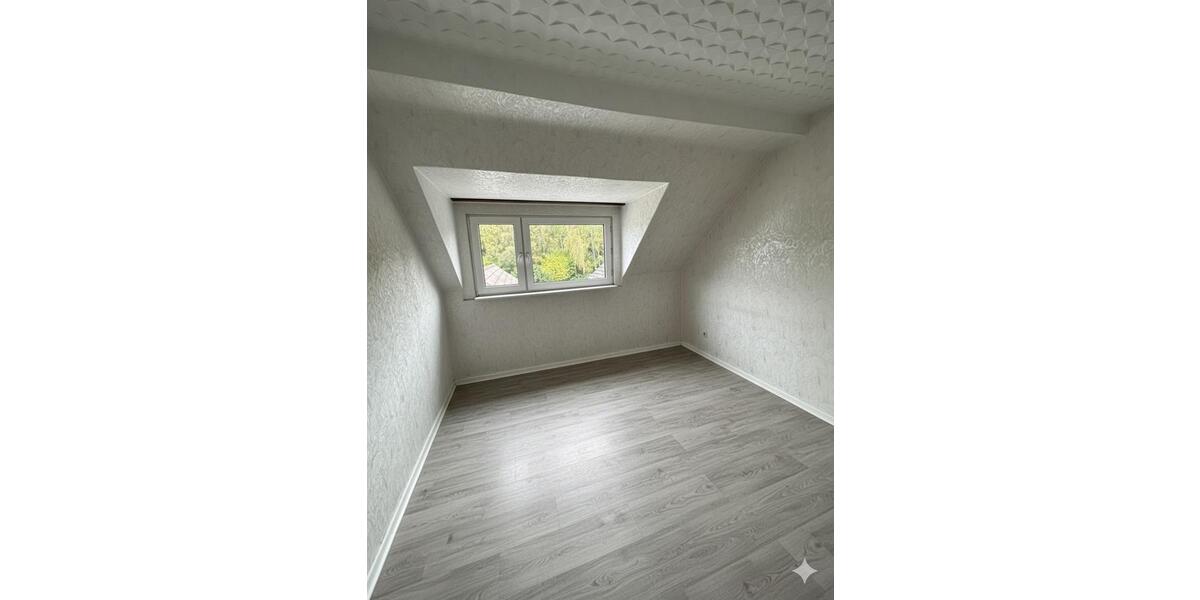 Dachgeschoßwohnung Essen Stadtbezirk VI - 3 Zimmer, 74 m&sup2;, 760&euro; | Angebot:26665409