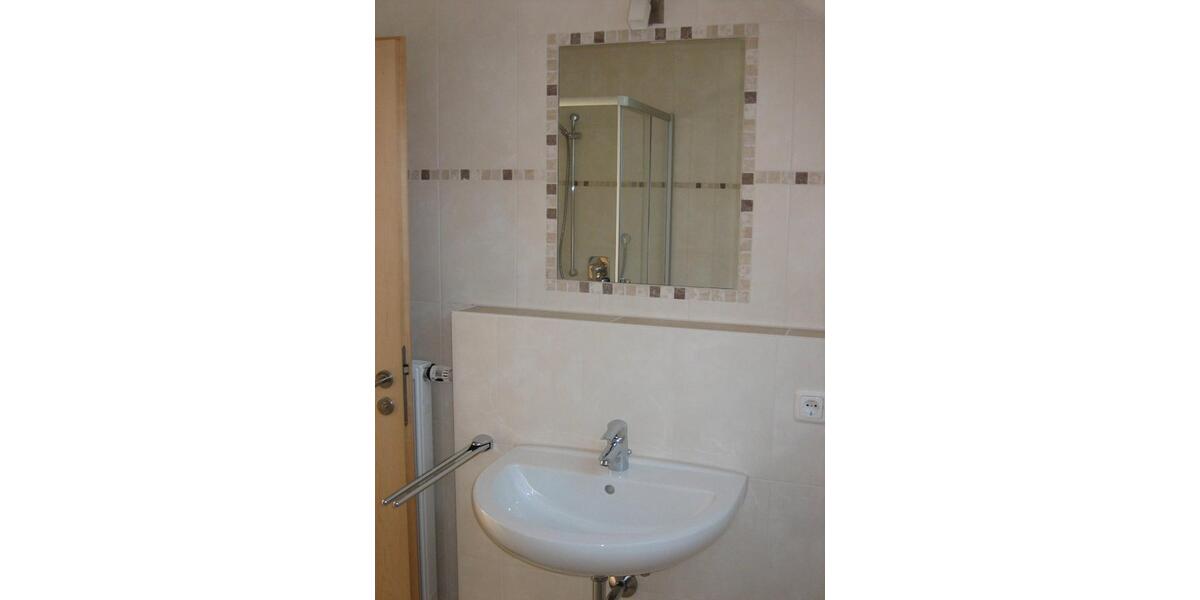 Dachgeschoßwohnung Berglern - 2 Zimmer, 32 m&sup2;, 480&euro; | Angebot:26603781