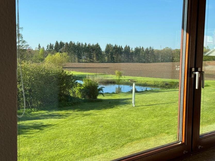 Neuwertige 4 Zimmer EG-Wohnung mit Terrasse