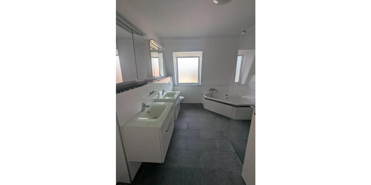 Etagenwohnung Friedrichsthal - 4 Zimmer, 130 m&sup2;, 960&euro; | Angebot:26236820