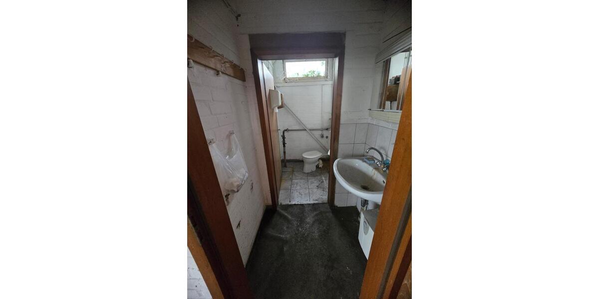 !!BIS ZU 3 MONATEN MIETFREI!! Großzügige Halle mit Büro und Parkplätzen in Duisburg! zimmer