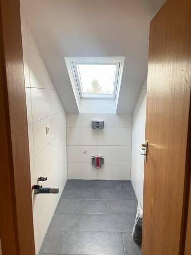 Helle 4-Zimmer-Wohnung im DG mit Balkon, EBK und Kellerraum