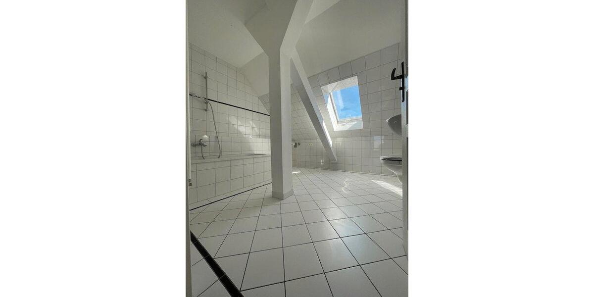 Dachgeschoßwohnung Fürstenwalde (Spree) - 2.5 Zimmer, 64 m&sup2;, 672&euro; | Angebot:26381500