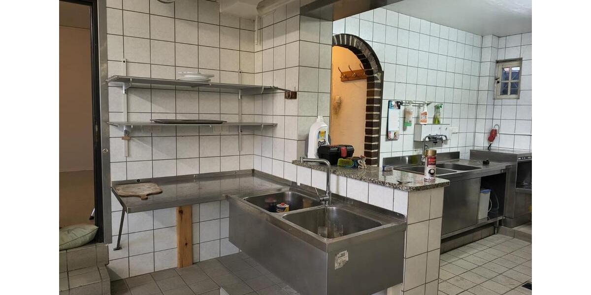 Komplett eingerichtetes Restaurant mit Wohnung und zusätzlichen Z zimmer