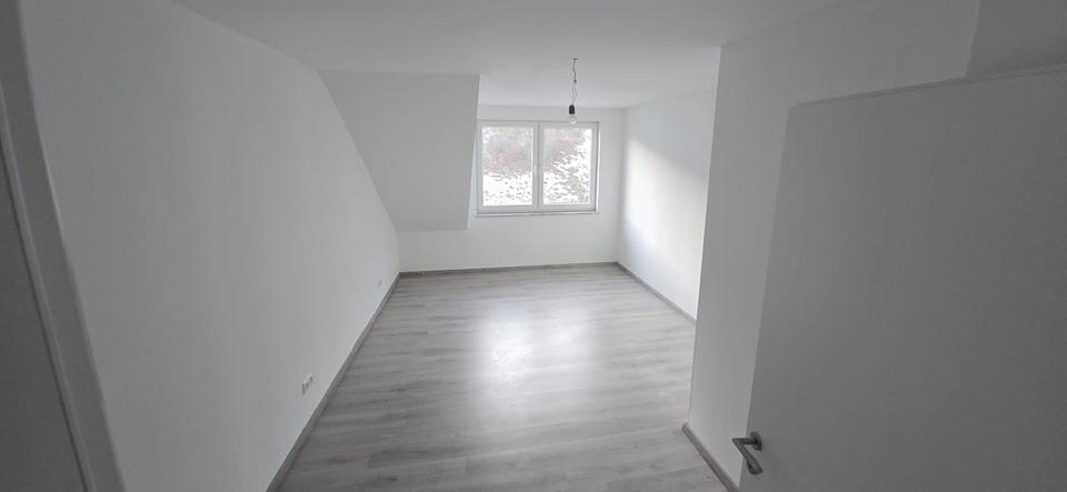 Dachgeschoßwohnung Nabburg - 3 Zimmer, 109 m&sup2;, 800&euro; | Angebot:24876207