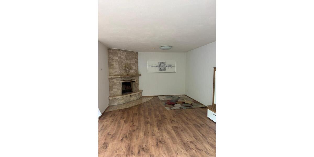 Großzügiges HausVilla ab Okt.2025 zu Vermieten. Kaltmiete 2160€ 8 zimmer