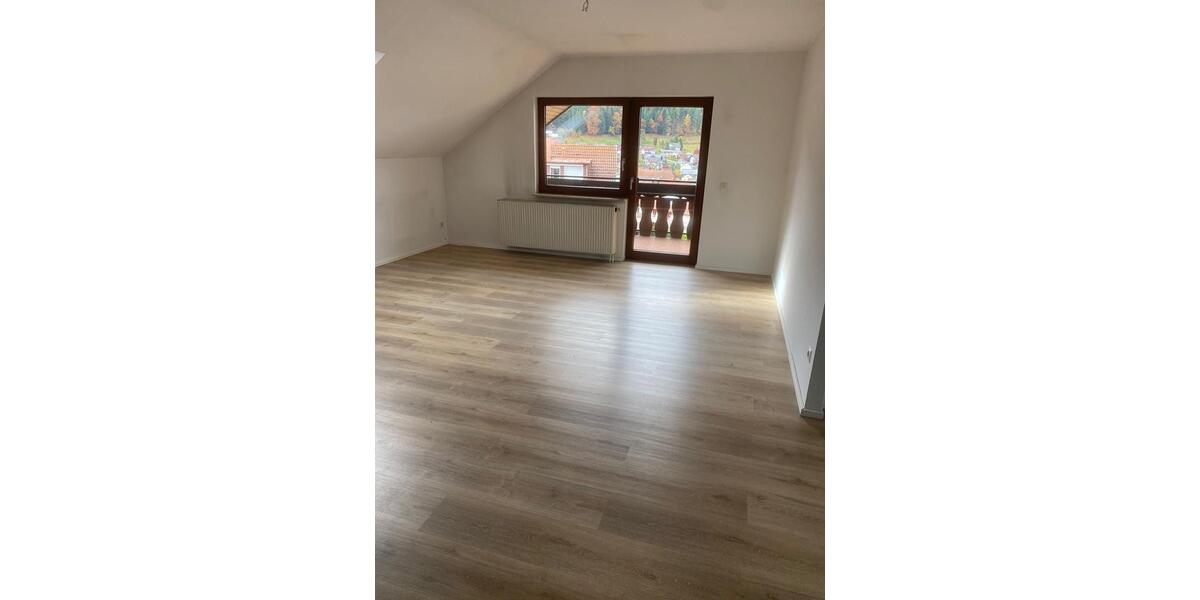 Dachgeschoßwohnung Baiersbronn - 3.5 Zimmer, 86 m&sup2;, 850&euro; | Angebot:23695156
