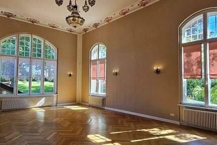 Haus Torgau - 8 Zimmer, 715 m&sup2;, 4.000&euro; | Angebot:25736593