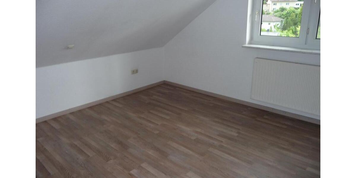 Tolle 3-Zimmer-DG-Wohnung,:Tel.: 0171 8310089 3 zimmer