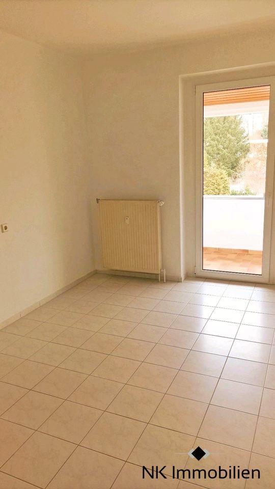 ++ gemütliche 2-Raum EG-Wohnung mit Balkon - frisch renoviert, Tageslichtbad mit Dusche ++