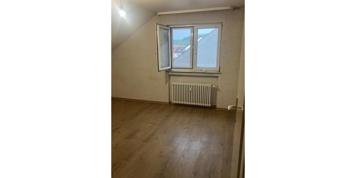 Dachgeschoßwohnung Leonberg - 4 Zimmer, 80 m&sup2;, 1.650&euro; | Angebot:26519368
