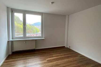 Wohnung zum Mieten in Suhl 364,82 € 54.33 m²