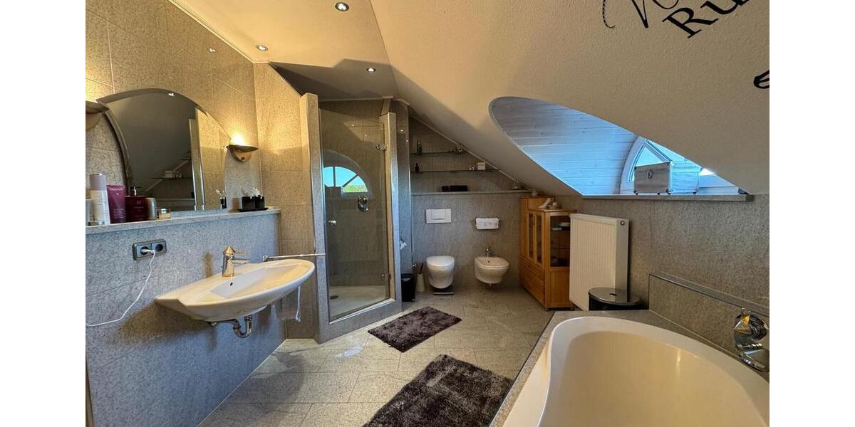 Etagenwohnung Amberg - 5 Zimmer, 205 m&sup2;, 1.850&euro; | Angebot:25306475