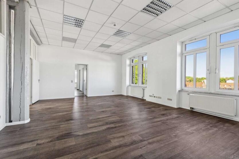 Traumhaft helles Büro mit guter Anbindung