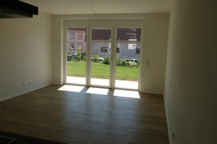 2-Zimmer-Wohnung mit Terrasse & Gartenanteil in Altfeld, EG zimmer