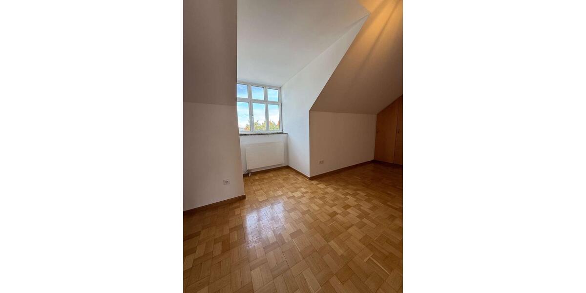 Dachgeschoßwohnung Starnberg - 2 Zimmer, 73 m&sup2;, 1.600&euro; | Angebot:23702369