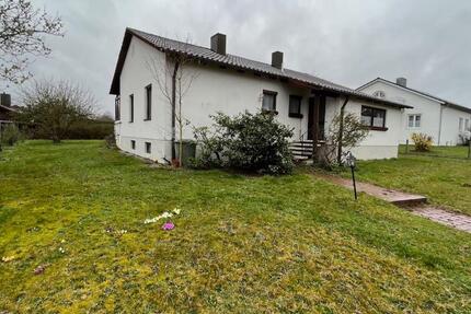 Haus Geisenhausen - 4 Zimmer, 100 m&sup2;, 1.200&euro; | Angebot:25050695