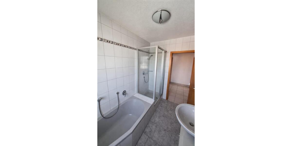 Dachgeschoßwohnung Fürth Atzenhof - 2.5 Zimmer, 69 m&sup2;, 890&euro; | Angebot:25944302