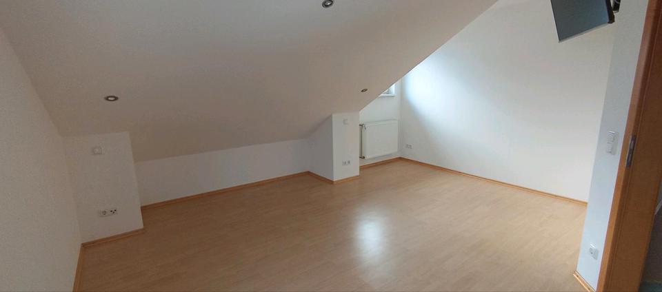 Dachgeschoßwohnung Künzell - 3 Zimmer, 75 m&sup2;, 900&euro; | Angebot:24868888