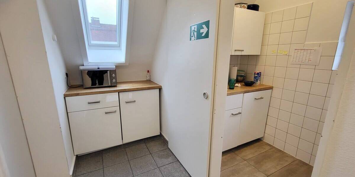 Gewerbeobjekt Lübeck / Sankt Lorenz Nord St. Lorenz Nord - 4 Zimmer, 172 m&sup2;, 950&euro; | Angebot:25670271