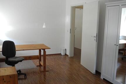 Vermiete möbliertes WG Zimmer in Frauen 3er WG 1 zimmer