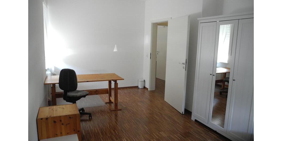 Vermiete möbliertes WG Zimmer in Frauen 3er WG 1 zimmer