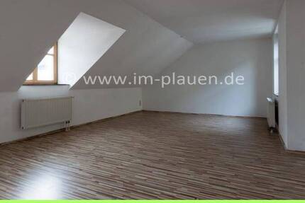 Renovierte 2-Zimmer-DG-Wohnung im Zentrum von Auerbach - Jetzt einziehen!