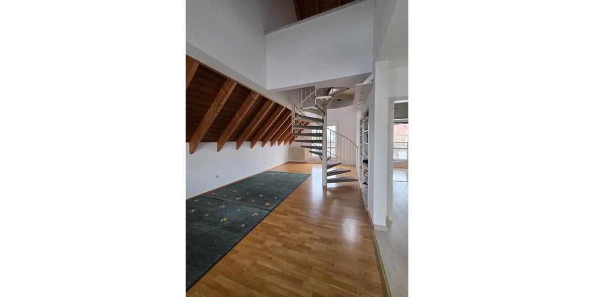 Großzügiges Wohnen auf zwei Ebenen: 104 m² Maisonette mit Galerie 3.5 zimmer