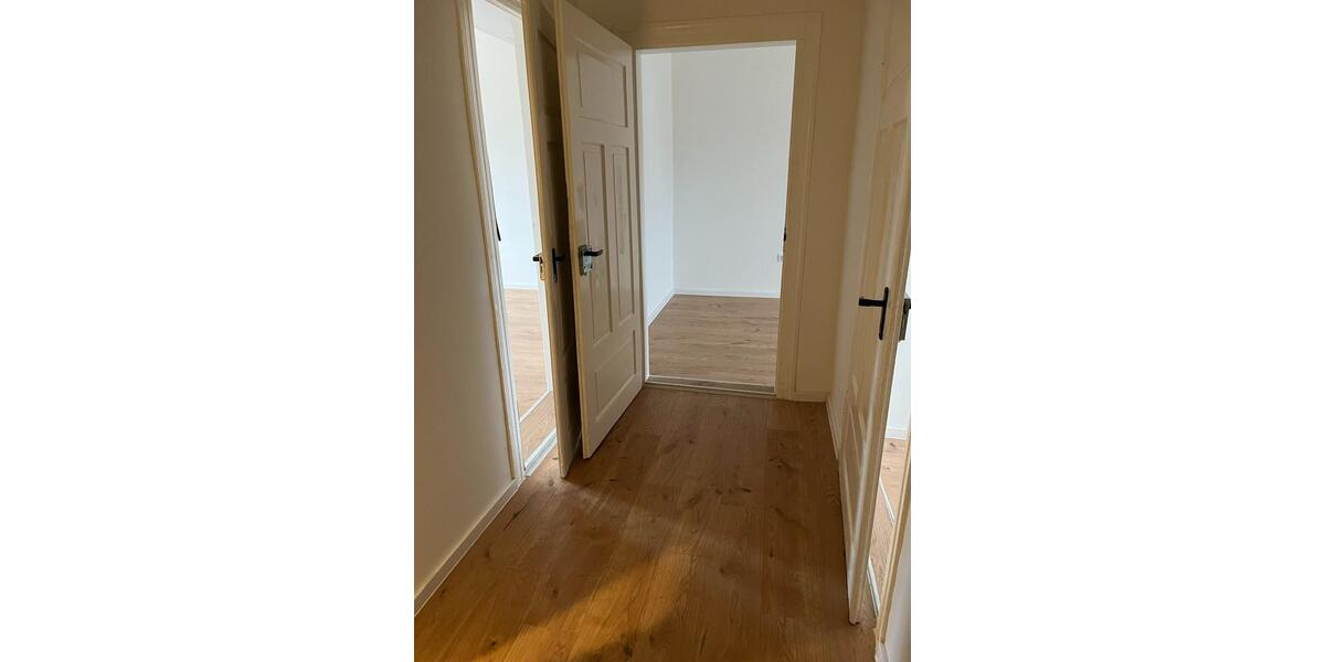 Dachgeschoßwohnung Crimmitschau - 2.5 Zimmer, 56 m&sup2;, 350&euro; | Angebot:24522437