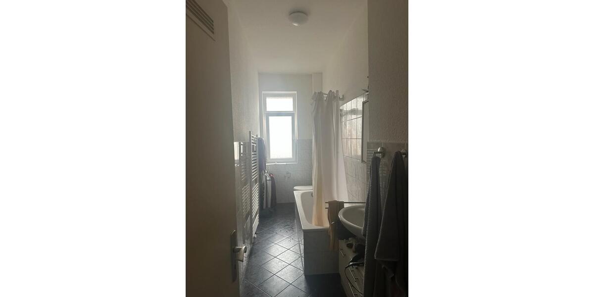 Wg Zimmer mit 2 Mitbewohner 1 zimmer