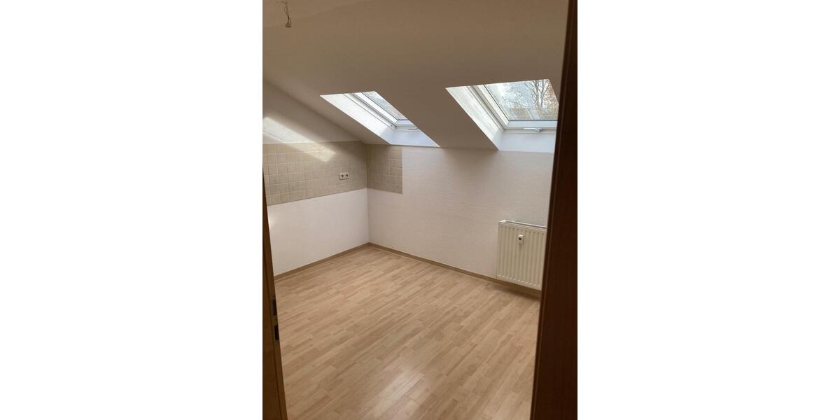 Dachgeschoßwohnung Greiz - 2 Zimmer, 43 m&sup2;, 243&euro; | Angebot:25883785