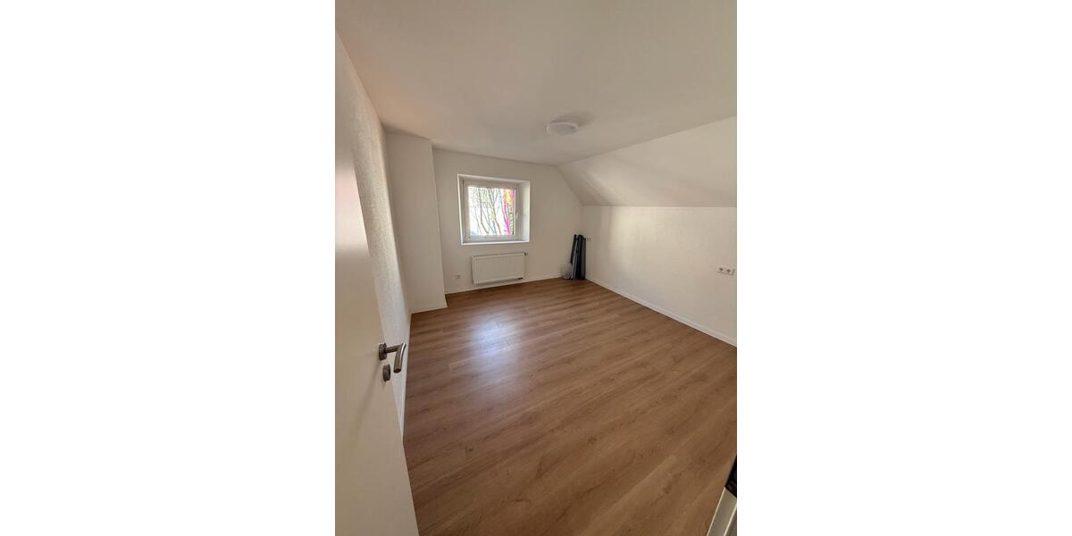 Dachgeschoßwohnung Krefeld - 2 Zimmer, 62 m&sup2;, 600&euro; | Angebot:25052522