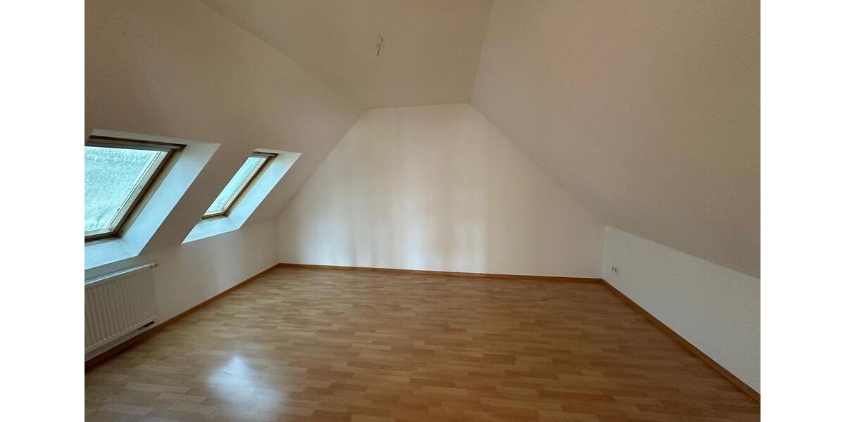 Dachgeschoßwohnung Altenburg - 3 Zimmer, 106 m&sup2;, 636&euro; | Angebot:25999858