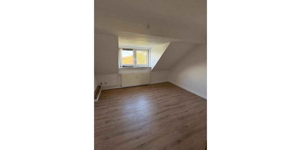 Dachgeschoßwohnung Domsühl - 2 Zimmer, 39 m&sup2;, 273&euro; | Angebot:25417294